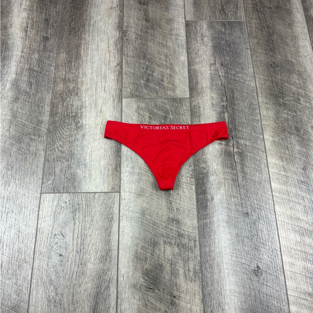 VS Red Thong‎